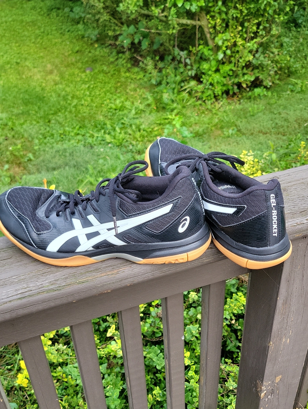 ASICS Gel-Rocket Arhletic Shoes Black and White Men's with Gum Outsole